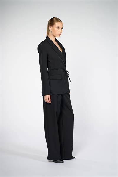 Kadın Siyah Bağcıklı Asimetrik Blazer Ceket