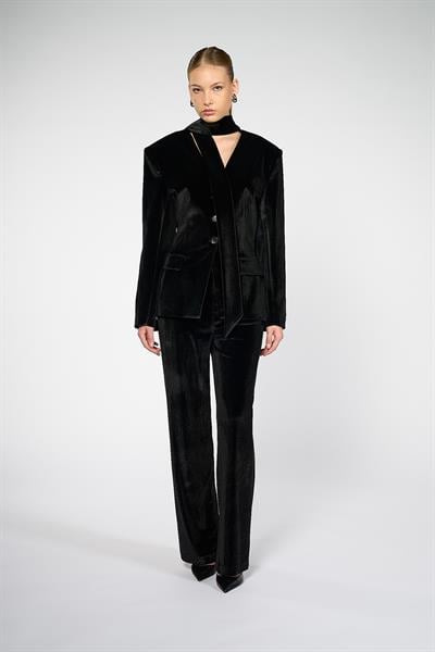 Kadın Siyah Bele Oturan Şal Detaylı Kadife Blazer