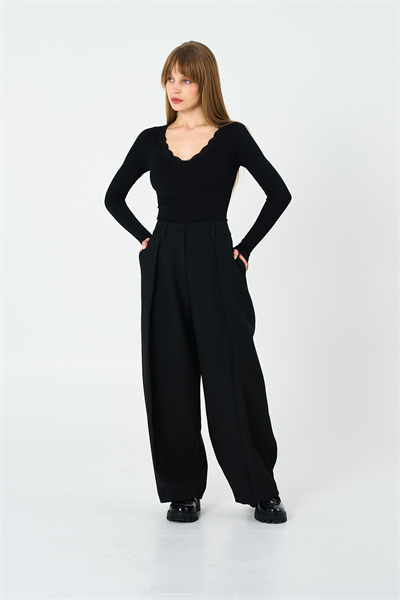 Kadın Siyah Derin Pileli Varil Pantolon