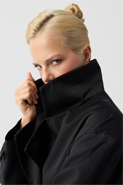 Kadın Siyah Oversize Kuşaklı Trençkot