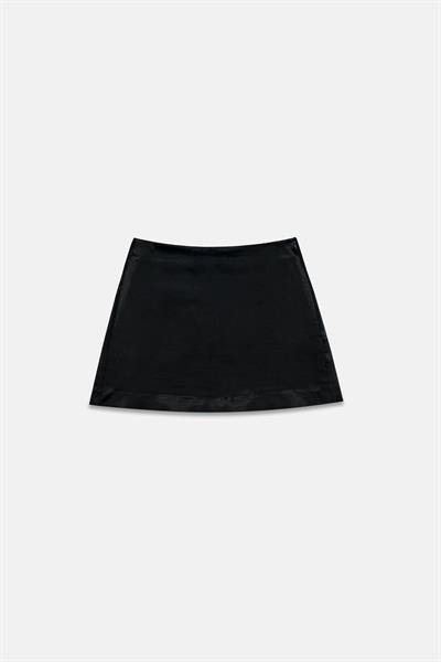 Kadın Siyah Saten Mini Şort Etek