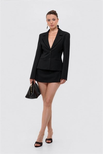 Kadın Siyah Vücuda Oturan Kısa Klasik Blazer