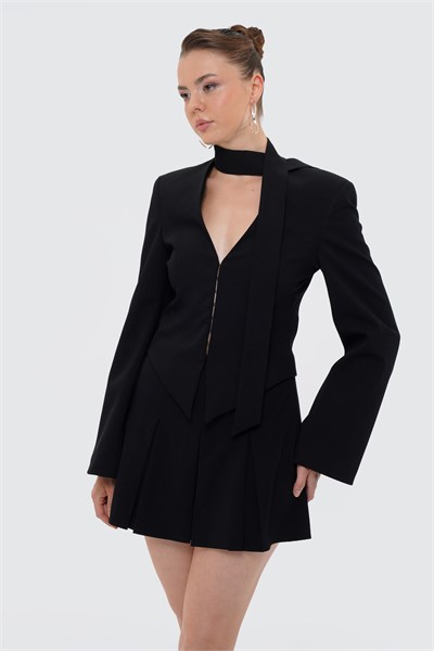 Kadın Siyah Yakası Şal Detaylı Fit Crop Ceket