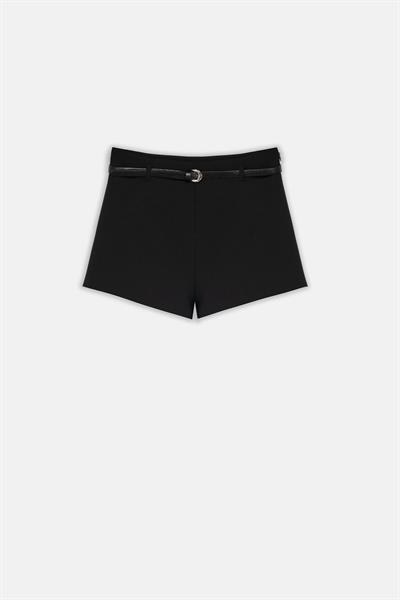 Kadın Siyah Yüksek Bel Hazır Kemerli Slim Fit Şort