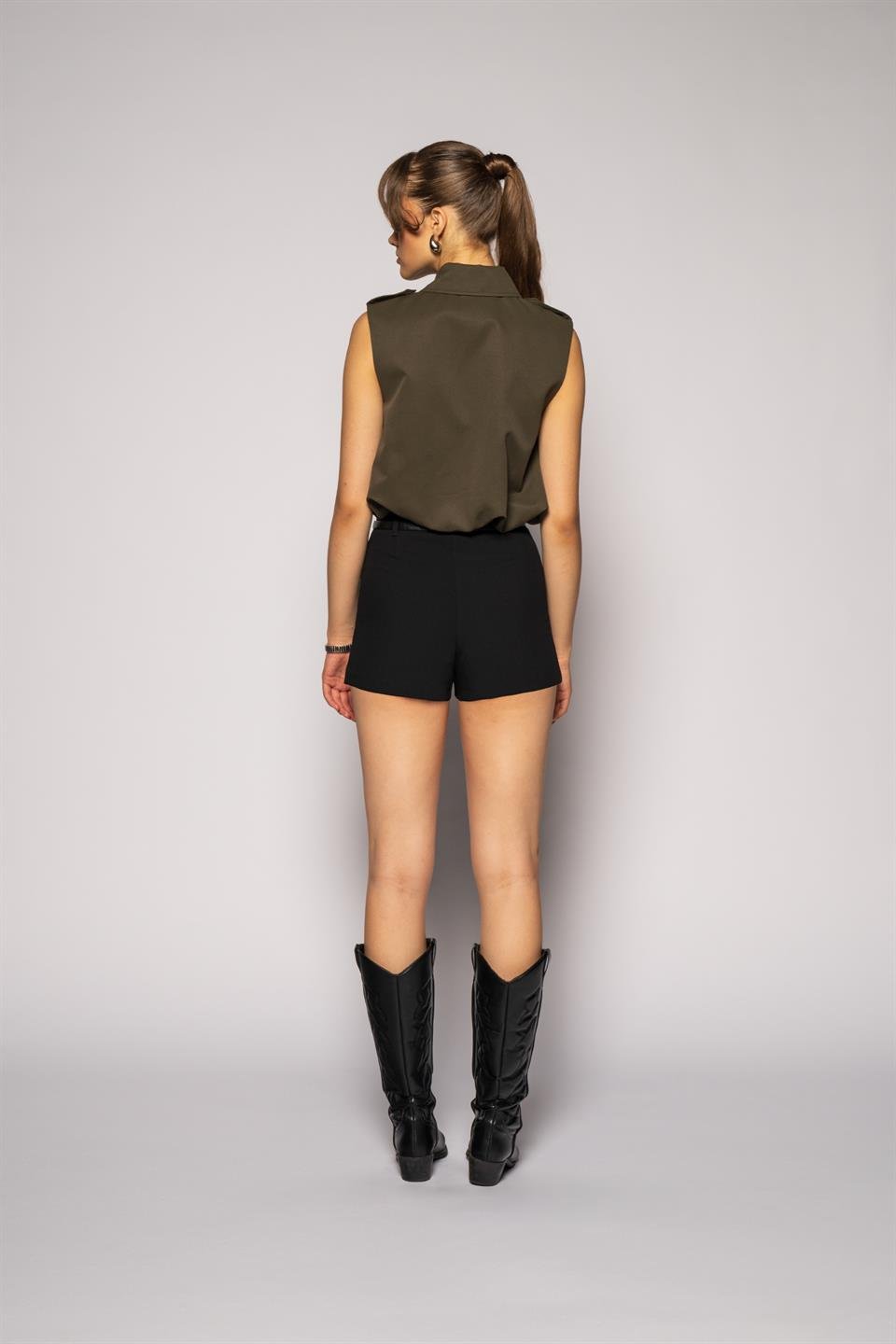 Kadın Siyah Yüksek Bel Hazır Kemerli Slim Fit Şort-Thalure