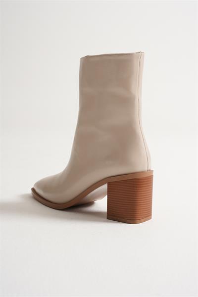 Arden Kadın Bej Rugan Kalın Topuklu Fermuar Detaylı BOT (7CM)