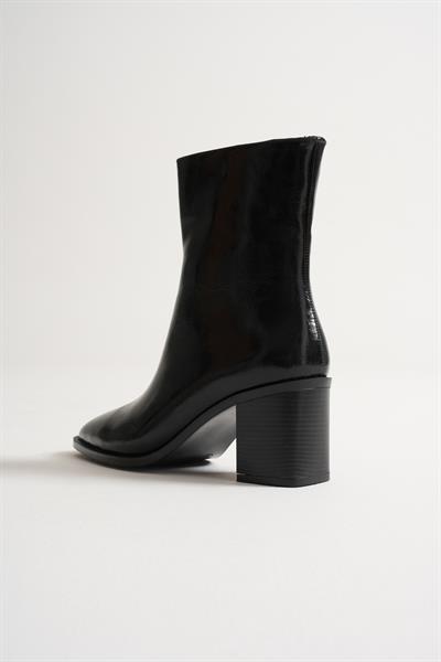 Arden Kadın Siyah Rugan Kalın Topuklu Fermuar Detaylı BOT (7CM)