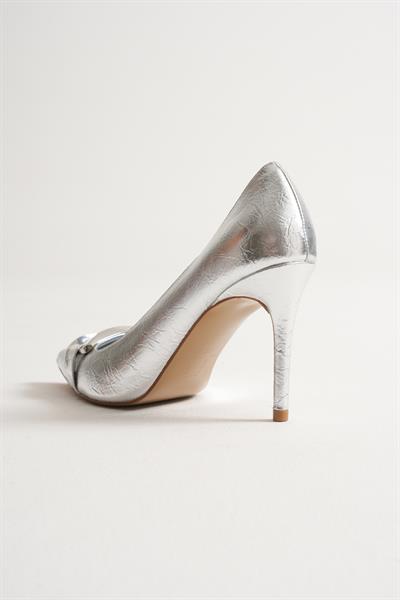 Corine Kadın Gümüş Metal Aksesuarlı Sivri Burun Yüksek İnce Topuklu Ayakkabı Stiletto  (9 CM)