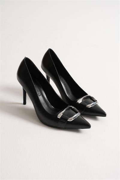 Corine Kadın Siyah Metal Aksesuarlı Sivri Burun Yüksek İnce Topuklu Ayakkabı Stiletto  (9 CM)