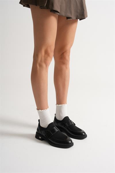 Elina Kadın Siyah Rugan Streçli Metal Aksesuarlı Cırt Detay Günlük Ayakkabı