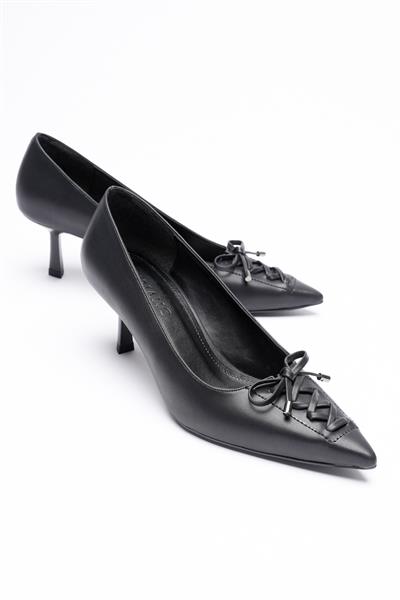 Kadın Deri Topuklu Ayakkabı 5.5 cm Sivri Burunlu Fiyonklu Gold Detaylı Siyah Fiora