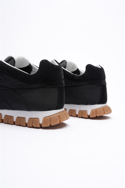 Kadın Hakiki Süet Bağcıklı Krep Tabanlı Anorak Detaylı Sneaker Siyah Minu