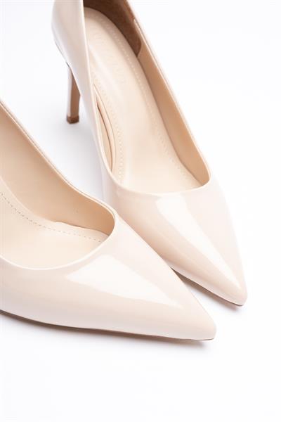 Kadın Rugan Deri Topuklu Ayakkabı 8 cm Sivri Burunlu Bej Carmira