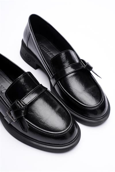 Kadın Rugan Loafer Platin Tokalı Siyah Elor