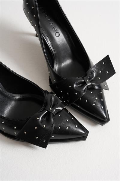 Mirabel Kadın Siyah Metal Aksesuarlı Fiyonklu Sivri Burun İnce Topuklu Ayakkabı Stiletto (7 CM)