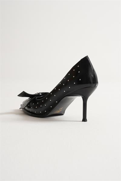 Mirabel Kadın Siyah Metal Aksesuarlı Fiyonklu Sivri Burun İnce Topuklu Ayakkabı Stiletto (7 CM)