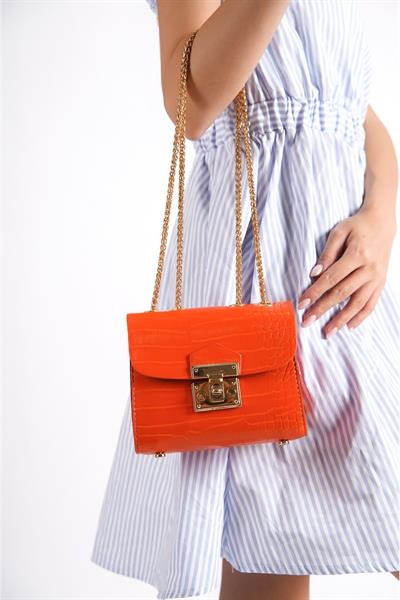 Mubiano 1130-ORJ Kutu Form Zincir Askılı Krokodil Desen Askılı Omuz, El ve Kol Çantası
