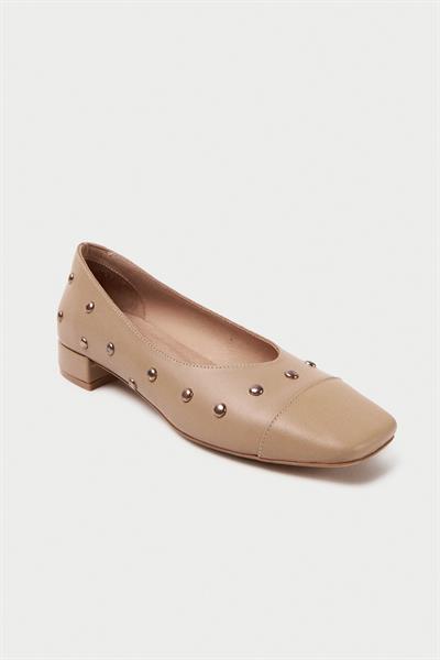 Mubiano Hakiki Deri Collection Kadın Sivri Burun Zımba Detaylı Babet Nude - MCSR1006 - N