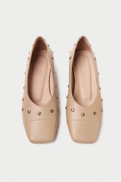 Mubiano Hakiki Deri Collection Kadın Sivri Burun Zımba Detaylı Babet Nude - MCSR1006 - N