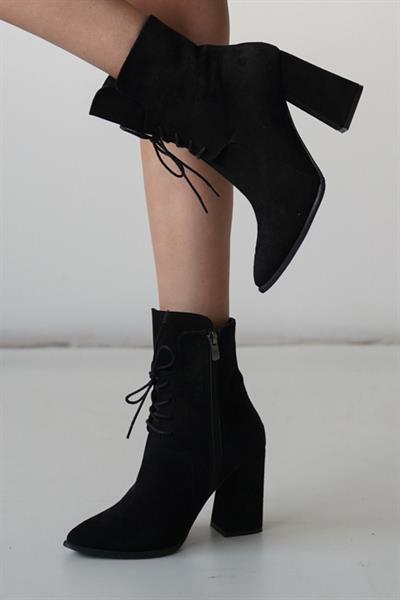 Mubiano MBESS4-S Kadın Siyah Süet Kalın Topuklu Bağcık Detaylı Fermuarlı Bot & Bootie