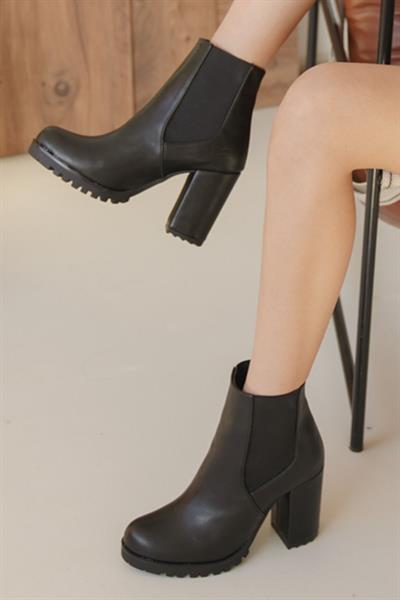 Mubiano MBZFR5010D-S Kadın Siyah Kalın Topuklu Yanları Lastikli Kısa Bot&Bootie