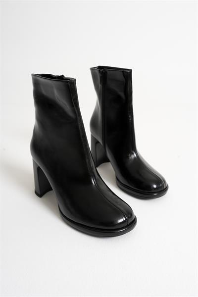 Vesta Kadın Siyah Rugan Kalın Topuklu Fermuarlı Kısa Bot 