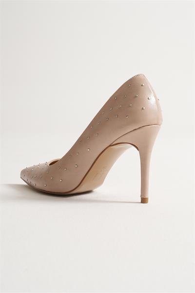 Zerina Kadın Bej Metal Aksesuarlı Sivri Burun Yüksek İnce Topuklu Ayakkabı Stiletto (9 CM) 
