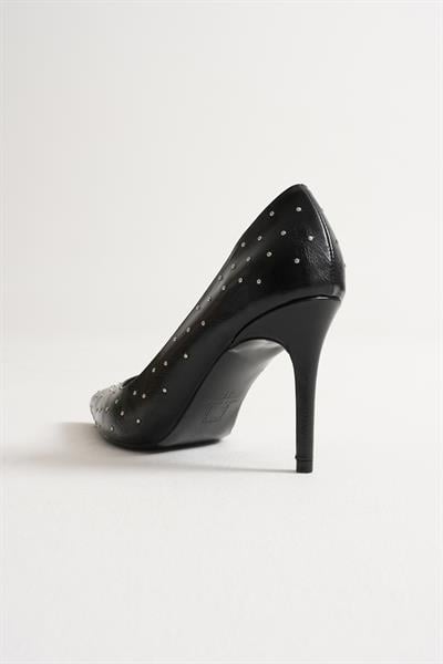 Zerina Kadın Siyah Metal Aksesuarlı Sivri Burun Yüksek İnce Topuklu Ayakkabı Stiletto (9 CM) 
