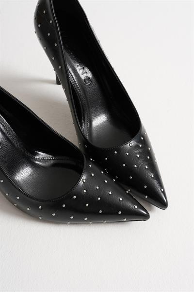 Zerina Kadın Siyah Metal Aksesuarlı Sivri Burun Yüksek İnce Topuklu Ayakkabı Stiletto (9 CM) 