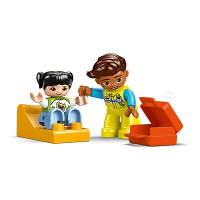 LEGO DUPLO Ambulans ve Sürücü 19 Parça