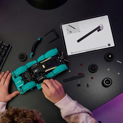 Lego Technic Aston Martin Valkyrie 707 Parça