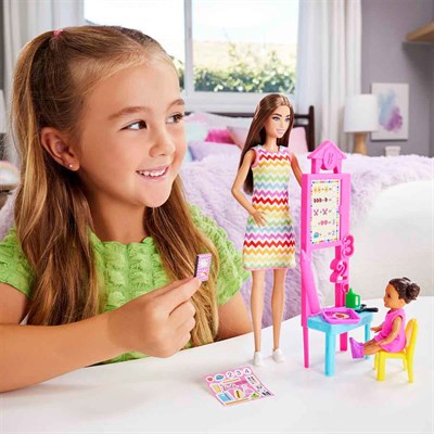 Barbie Bakım Temalı Kariyer Oyun Setleri