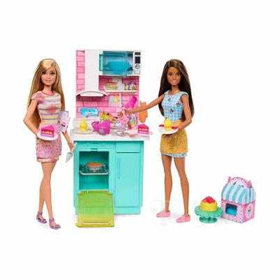 Barbie Brooklyn ve Malibu Pasta Yapıyor Oyun Seti