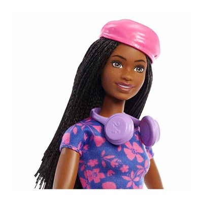 Barbie Brooklyn Seyahatte Bebeği ve Aksesuarları