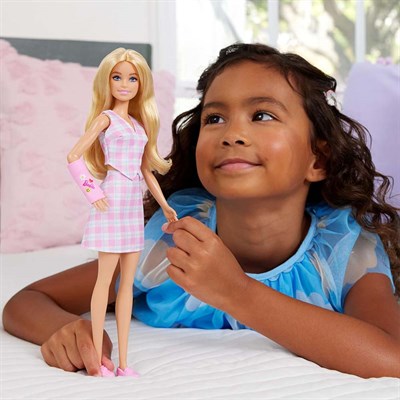 Barbie Büyüleyici Parti Bebekleri