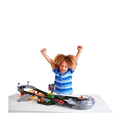 Mattel Cars Piston Kupası Yarış Seti