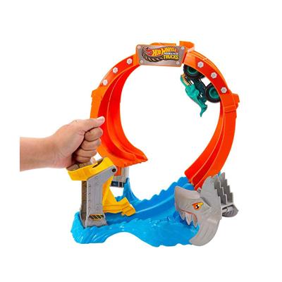 Hot Wheels Canavar Kamyonlar Tirbuşon Köpekbalığı Parçalama Pist Seti