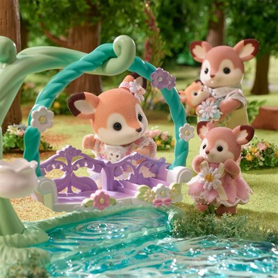 Sylvanian Families Geyik Bebeklerin Çiçekli Salıncak Seti