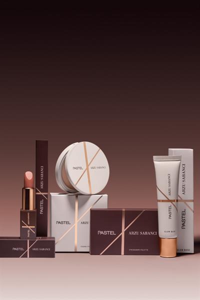X Arzu Sabancı Eyeshadow Palette 62