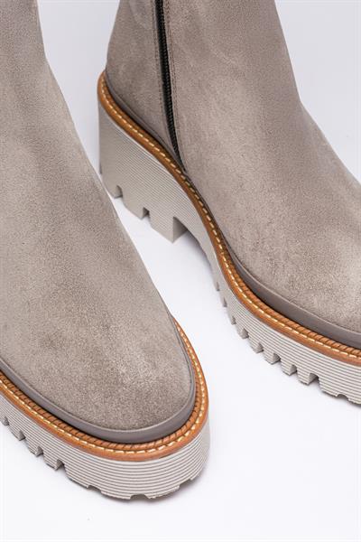 Taş Rengi Süet Dolgu Topuk Bot