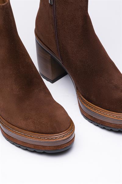 Kahverengi Süet Topuklu Bot