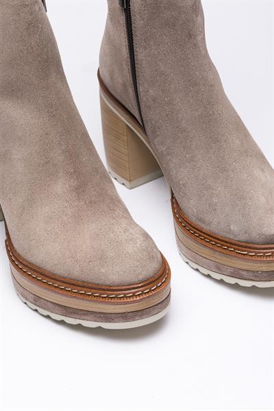 Taş Rengi Süet Topuklu Bot
