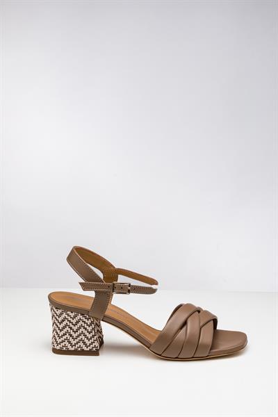 Sütlü Kahve Rengi Deri Sandalet