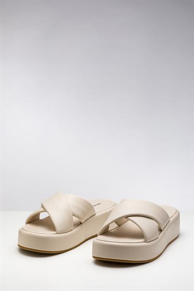 Kırık Beyaz Deri Terlik