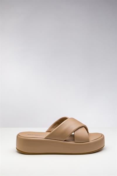 Bej Renkli Deri Terlik