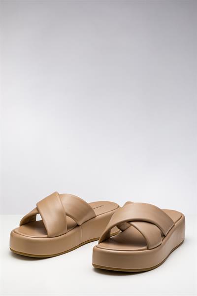 Bej Renkli Deri Terlik