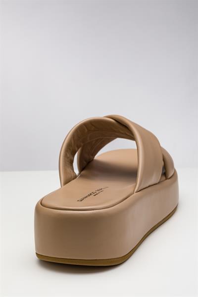 Bej Renkli Deri Terlik