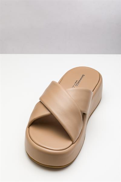 Bej Renkli Deri Terlik