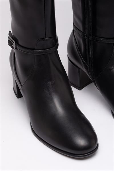 Siyah Topuklu Çizme