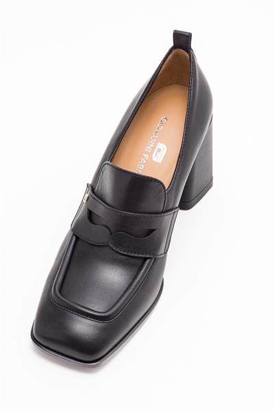 Siyah Deri Topuklu Ayakkabı